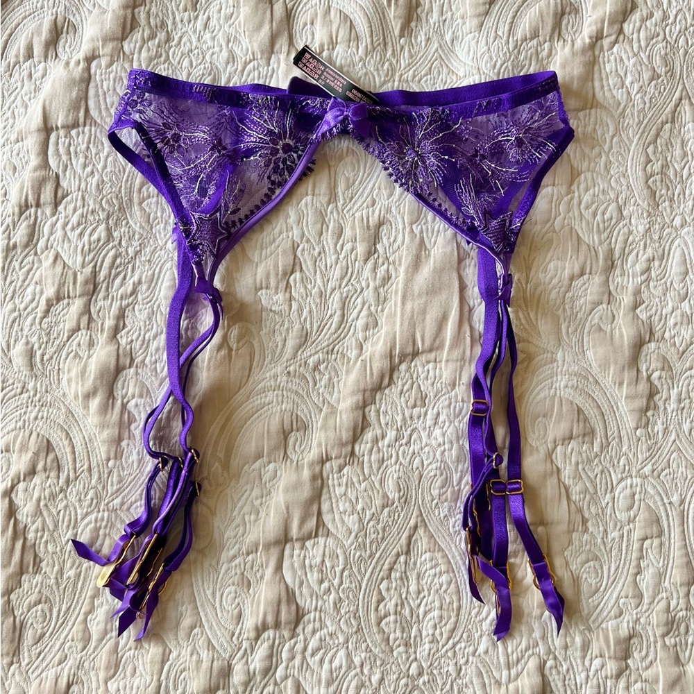New Victoria’s Secret VERY SEXY Starstruck Garter Belt purple XS/S